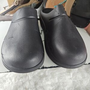 Oofos OoCloog Recovery Slip On Unisex Clog women’s size 10 Mens Size 8